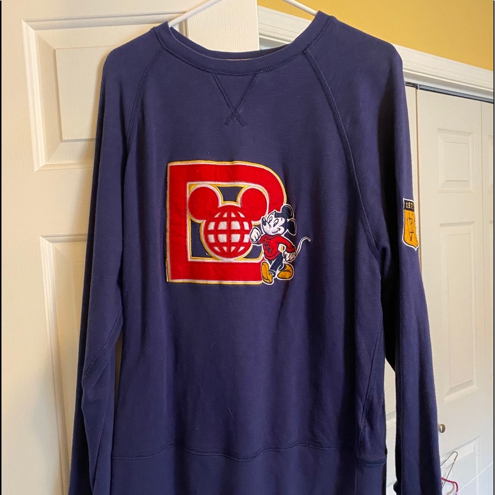 Disney Crewneck size Large